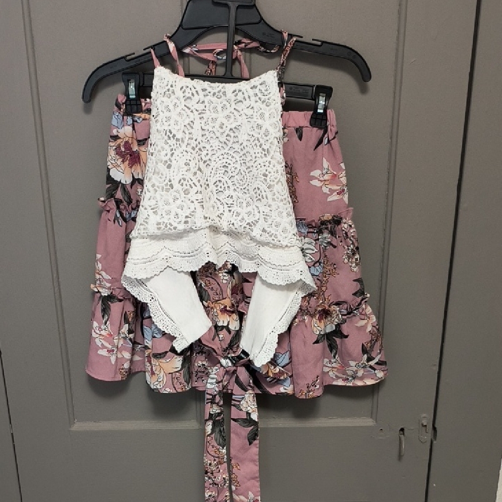 SHEIN Pink and White Floral Lace Top